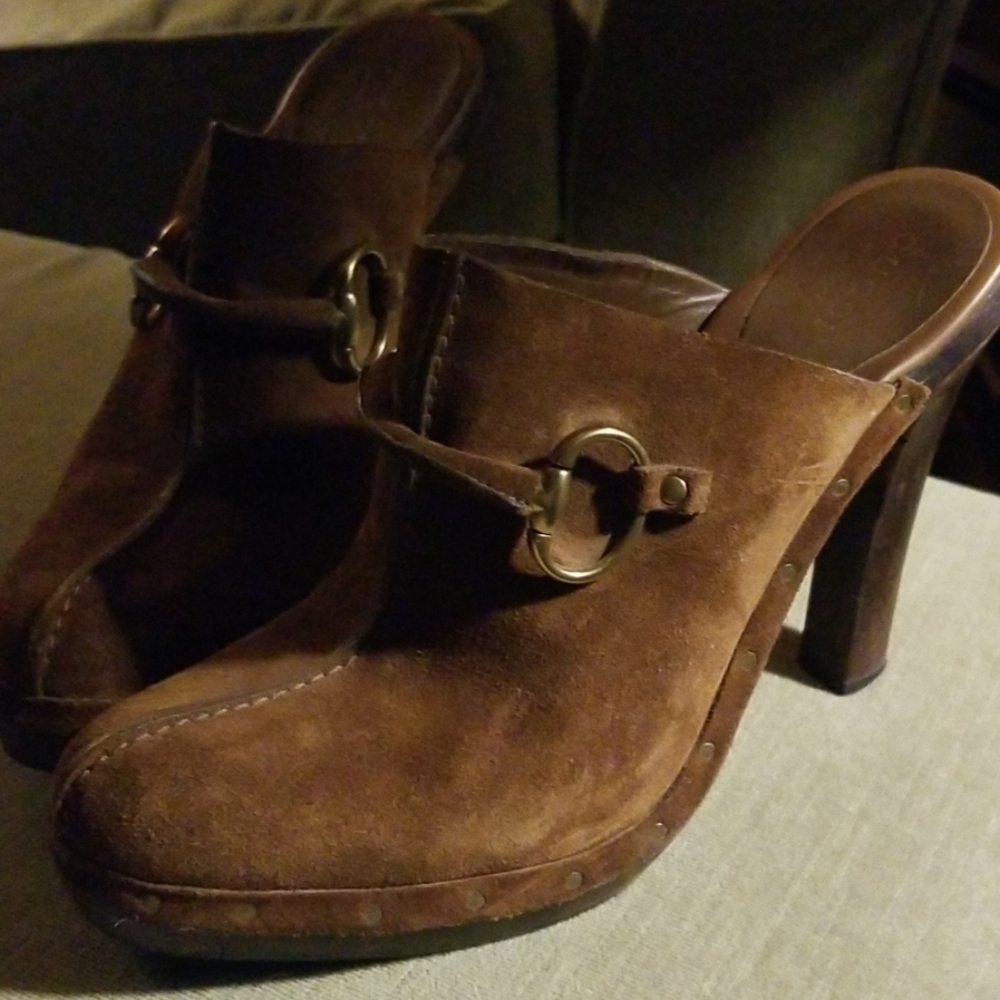 pairs Gucci shoes